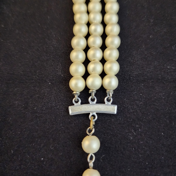 Triple Strand Graduated Faux Pearl Necklace 16" - 18" Adjustable Hong Kong VTG - Picture 4 of 9